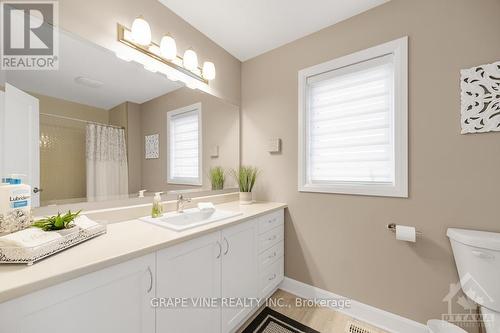 11 Aura Avenue, Ottawa, ON - Indoor Photo Showing Bathroom