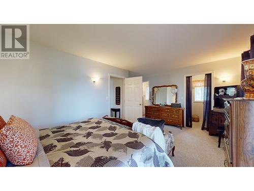 5151 Watson Lake Road, 100 Mile House, BC - Indoor Photo Showing Bedroom