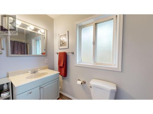 5151 Watson Lake Road, 100 Mile House, BC - Indoor Photo Showing Bathroom