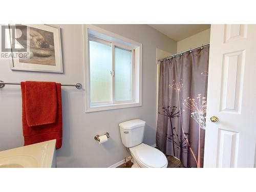 5151 Watson Lake Road, 100 Mile House, BC - Indoor Photo Showing Bathroom