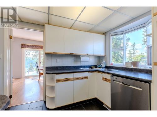 412 Williams Crescent, Prince George, BC - Indoor Photo Showing Kitchen With Double Sink