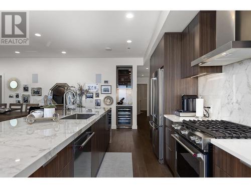 3000 Ariva Drive Unit# 3205, Kelowna, BC - Indoor Photo Showing Kitchen With Upgraded Kitchen