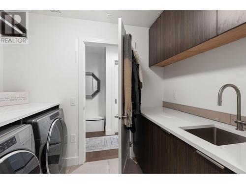 3000 Ariva Drive Unit# 3205, Kelowna, BC - Indoor Photo Showing Laundry Room