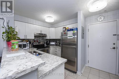 2111 - 6 Dayspring Circle, Brampton, ON - Indoor Photo Showing Kitchen