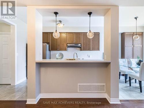 31 Kamori Road, Caledon, ON - Indoor Photo Showing Kitchen