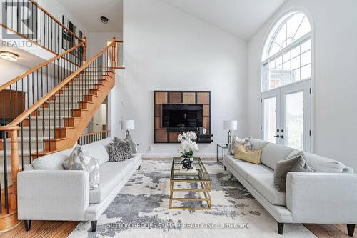 13 Classic Drive, Brampton, ON - Indoor Photo Showing Living Room