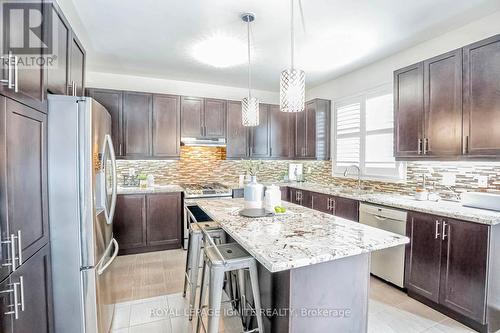 30 Russell Creek Drive, Brampton, ON - Indoor Photo Showing Kitchen With Upgraded Kitchen