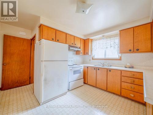 6 Third Avenue, Port Colborne, ON - Indoor Photo Showing Kitchen