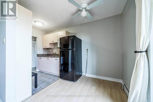 402 - 81 Charlton Avenue E, Hamilton, ON - Indoor Photo Showing Kitchen