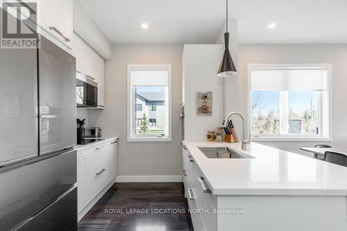 107 - 11 Beausoleil Lane, Blue Mountains, ON - Indoor Photo Showing Kitchen With Upgraded Kitchen