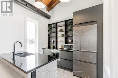 107 - 11 Beausoleil Lane, Blue Mountains, ON - Indoor Photo Showing Kitchen