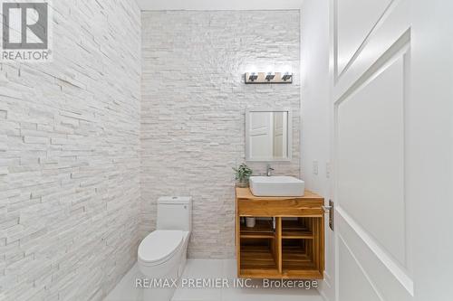 205 The Bridle Path, Toronto, ON - Indoor Photo Showing Bathroom