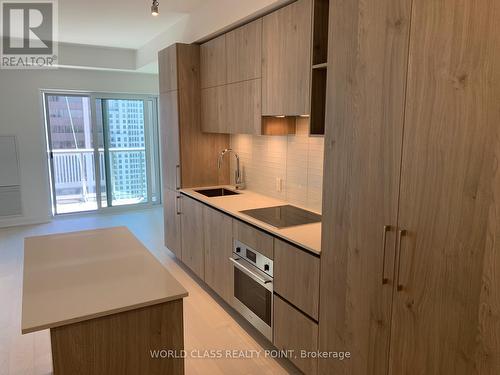 2712 - 1 Yorkville Avenue, Toronto, ON - Indoor Photo Showing Kitchen