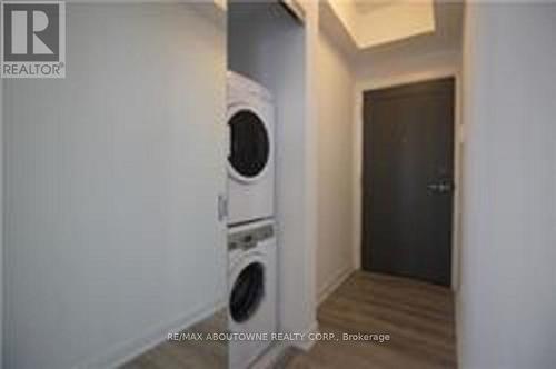 2201 - 42 Charles Street E, Toronto (Church-Yonge Corridor), ON - Indoor Photo Showing Laundry Room