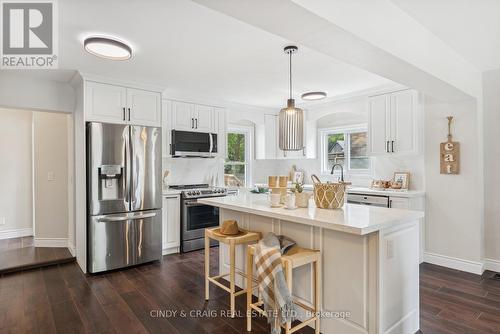 4535 Highway 2, Clarington, ON - Indoor Photo Showing Kitchen With Upgraded Kitchen