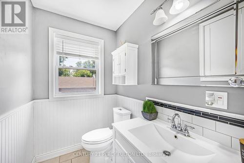 1633 Taunton Road, Clarington, ON - Indoor Photo Showing Bathroom