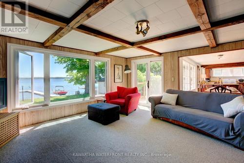 210 Wrenhaven Road, Kawartha Lakes, ON - Indoor Photo Showing Living Room