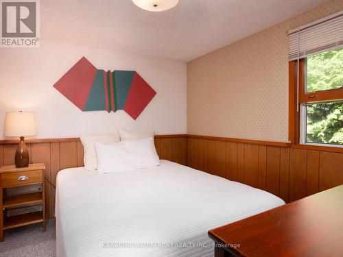 210 Wrenhaven Road, Kawartha Lakes, ON - Indoor Photo Showing Bedroom