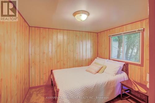 210 Wrenhaven Road, Kawartha Lakes, ON - Indoor Photo Showing Bedroom