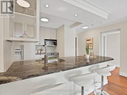 311 - 185 Robinson Street, Oakville, ON - Indoor Photo Showing Kitchen