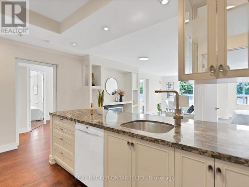 311 - 185 Robinson Street, Oakville, ON - Indoor Photo Showing Kitchen With Upgraded Kitchen