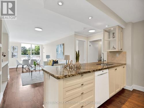 311 - 185 Robinson Street, Oakville, ON - Indoor Photo Showing Kitchen