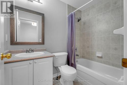 64 Chapman Court, Aurora, ON - Indoor Photo Showing Bathroom