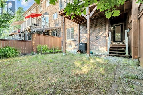 64 Chapman Court, Aurora, ON - Outdoor