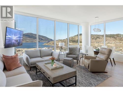 1191 Sunset Drive Unit# 2706, Kelowna, BC - Indoor Photo Showing Living Room