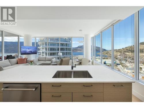 1191 Sunset Drive Unit# 2706, Kelowna, BC - Indoor Photo Showing Kitchen