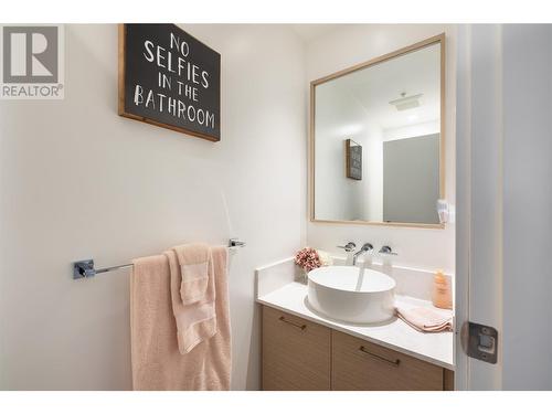 1191 Sunset Drive Unit# 2706, Kelowna, BC - Indoor Photo Showing Bathroom