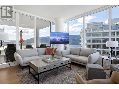 1191 Sunset Drive Unit# 2706, Kelowna, BC - Indoor Photo Showing Living Room