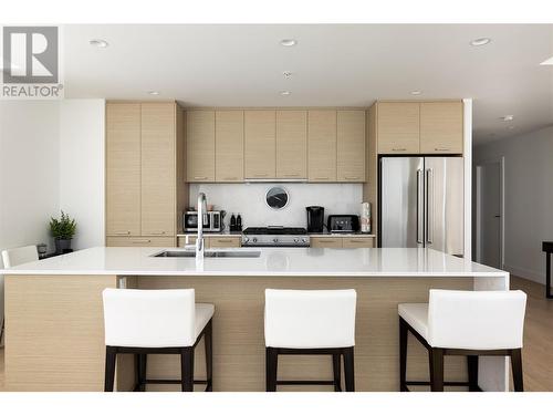 1191 Sunset Drive Unit# 2706, Kelowna, BC - Indoor Photo Showing Kitchen With Stainless Steel Kitchen With Upgraded Kitchen