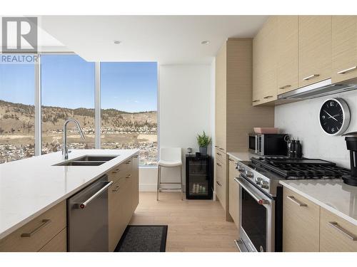 1191 Sunset Drive Unit# 2706, Kelowna, BC - Indoor Photo Showing Kitchen With Double Sink With Upgraded Kitchen