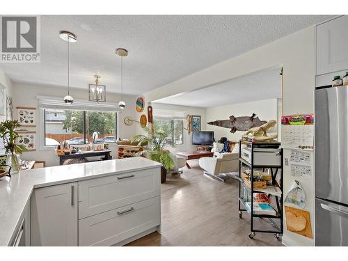 750 Mcclure Road, Kelowna, BC - Indoor Photo Showing Kitchen