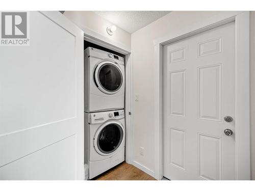 750 Mcclure Road, Kelowna, BC - Indoor Photo Showing Laundry Room