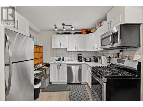 750 Mcclure Road, Kelowna, BC - Indoor Photo Showing Kitchen With Upgraded Kitchen