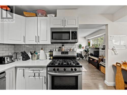 750 Mcclure Road, Kelowna, BC - Indoor Photo Showing Kitchen