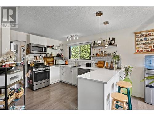750 Mcclure Road, Kelowna, BC - Indoor Photo Showing Kitchen