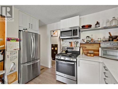 750 Mcclure Road, Kelowna, BC - Indoor Photo Showing Kitchen