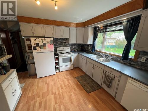 1115 Winnipeg Avenue, Milestone, SK - Indoor Photo Showing Kitchen With Double Sink