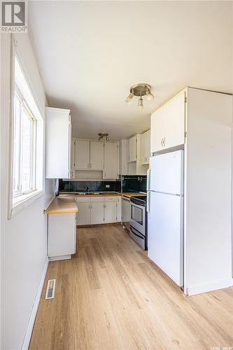 215 6Th Street E, Prince Albert, SK - Indoor Photo Showing Kitchen