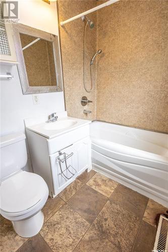 215 6Th Street E, Prince Albert, SK - Indoor Photo Showing Bathroom