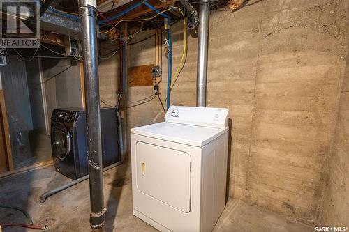 215 6Th Street E, Prince Albert, SK - Indoor Photo Showing Laundry Room