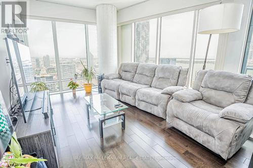 4310 - 8 The Esplanade, Toronto, ON - Indoor Photo Showing Living Room