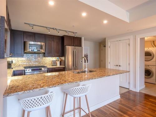 1408-75 Martin Street, Penticton, BC - Indoor Photo Showing Kitchen With Double Sink With Upgraded Kitchen