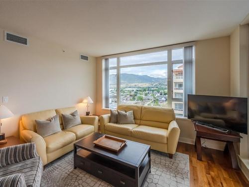 1408-75 Martin Street, Penticton, BC - Indoor Photo Showing Living Room