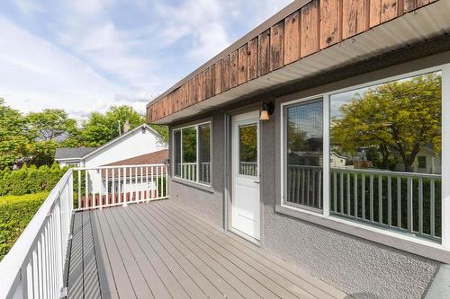 960 Wilson Avenue, Kelowna, BC - Indoor Photo Showing Kitchen