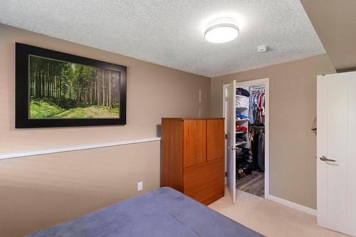 960 Wilson Avenue, Kelowna, BC - Indoor Photo Showing Bedroom