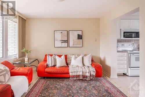 1843 Appleford Street, Ottawa, ON - Indoor Photo Showing Living Room